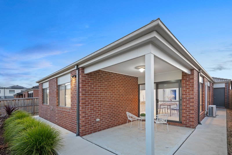 Photo - 10 Arthurdale Crescent, Werribee VIC 3030 - Image 16