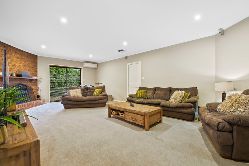 Photo - 10 Ashford Court, Berwick VIC 3806 - Image 8