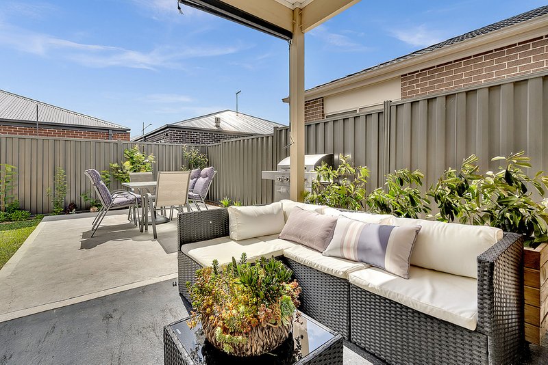 Photo - 10 Ashworth Street, Craigieburn VIC 3064 - Image 14