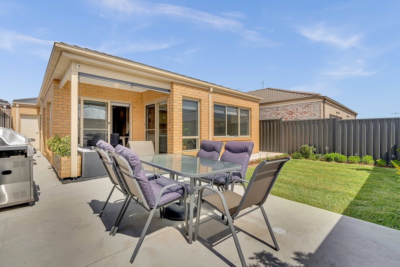 Photo - 10 Ashworth Street, Craigieburn VIC 3064 - Image 15