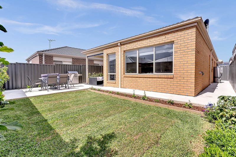 Photo - 10 Ashworth Street, Craigieburn VIC 3064 - Image 16