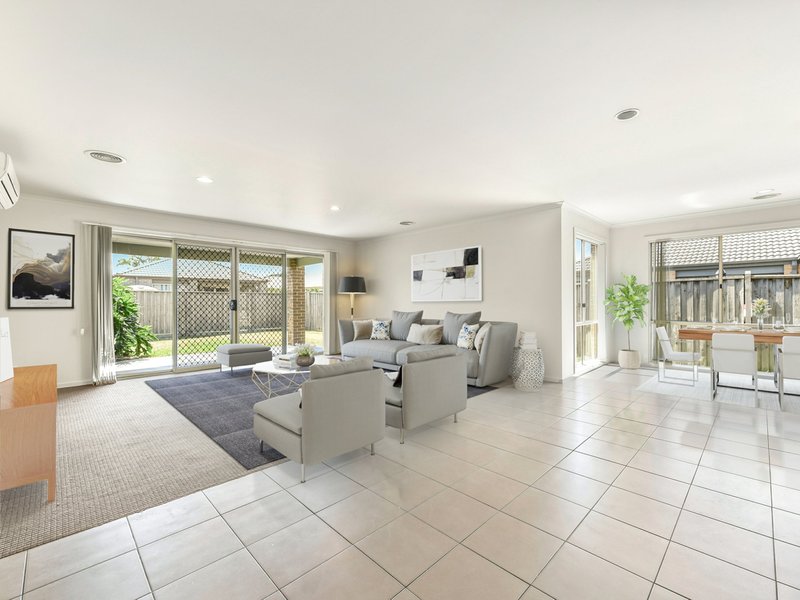 Photo - 10 Aspendale Place, Lyndhurst VIC 3975 - Image 3