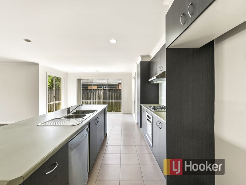 Photo - 10 Aspendale Place, Lyndhurst VIC 3975 - Image 5