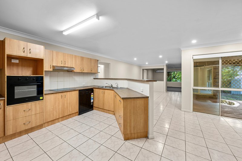 Photo - 10 Atoli Rise, Pacific Pines QLD 4211 - Image 6