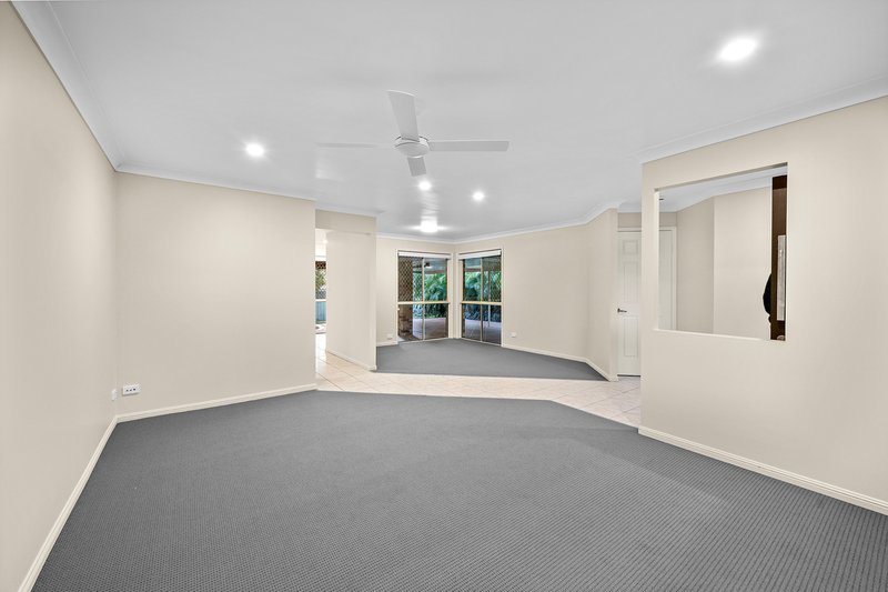 Photo - 10 Atoli Rise, Pacific Pines QLD 4211 - Image 8