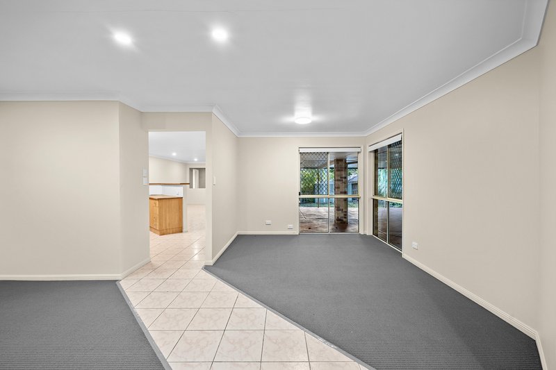 Photo - 10 Atoli Rise, Pacific Pines QLD 4211 - Image 9