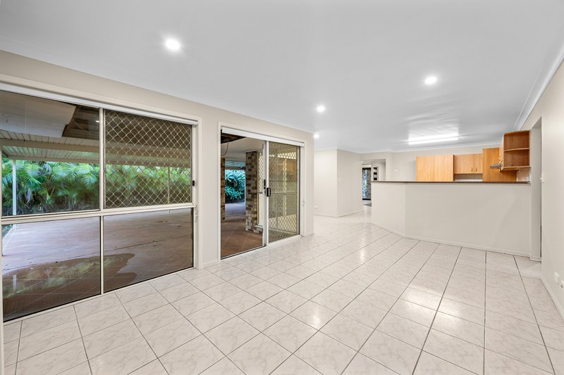 Photo - 10 Atoli Rise, Pacific Pines QLD 4211 - Image 21