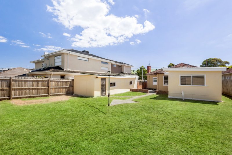 Photo - 10 Austin Street, Hughesdale VIC 3166 - Image 8