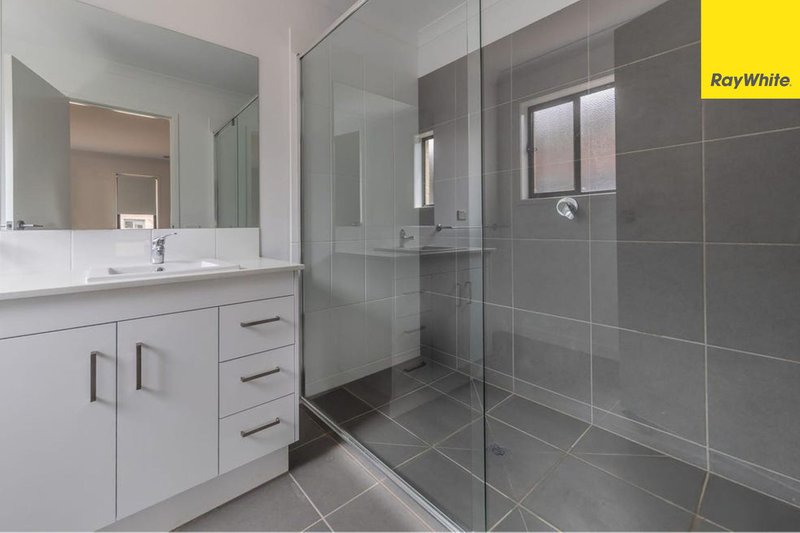 Photo - 10 Avonmore Way, , Weir Views VIC 3338 - Image 2