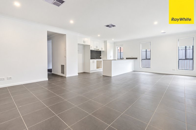 Photo - 10 Avonmore Way, , Weir Views VIC 3338 - Image 6