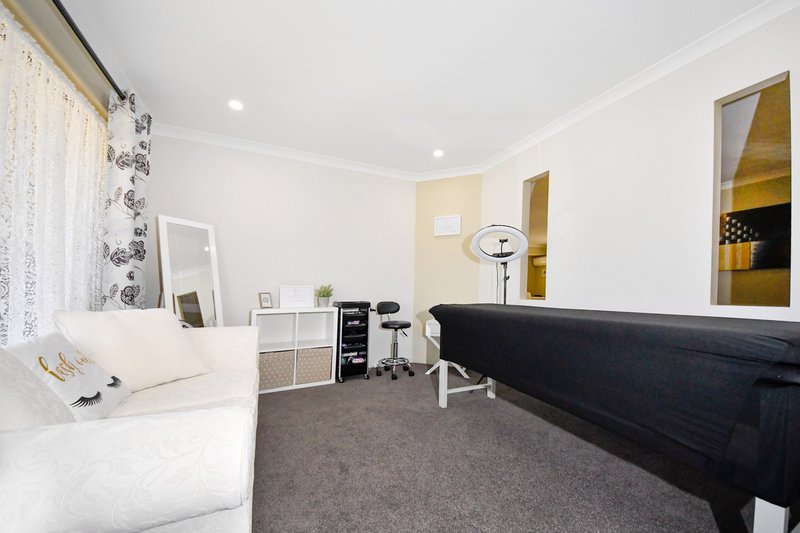 Photo - 10 Azure Lane, Warnbro WA 6169 - Image 4