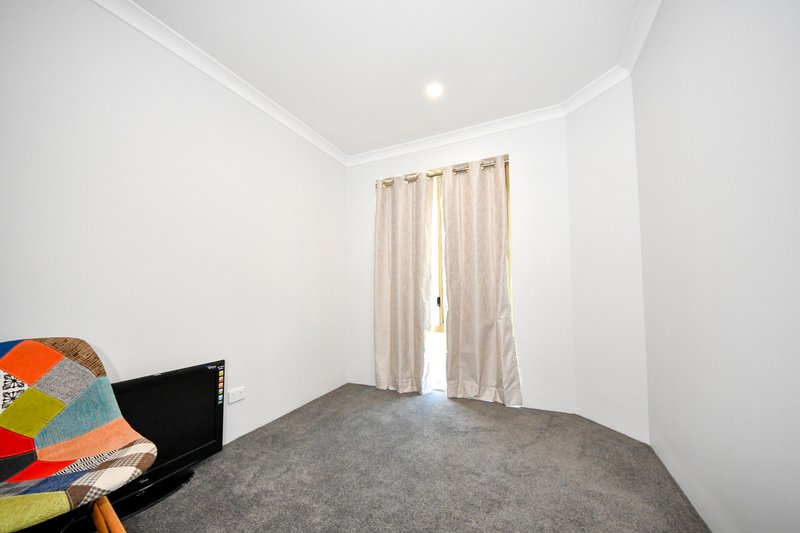 Photo - 10 Azure Lane, Warnbro WA 6169 - Image 5