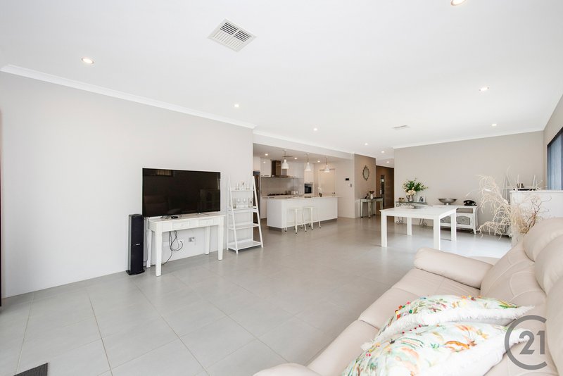 Photo - 10 Balclutha Crescent, Madora Bay WA 6210 - Image 3