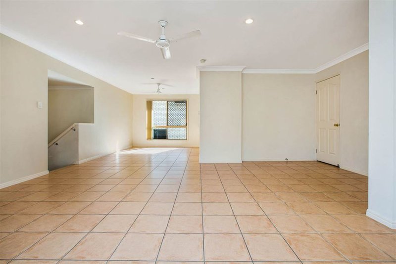 Photo - 10 Banbury Close, Bundamba QLD 4304 - Image 3