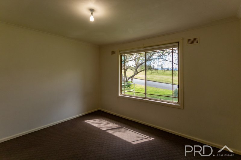 Photo - 10 Banksia Crescent, Tumut NSW 2720 - Image 5