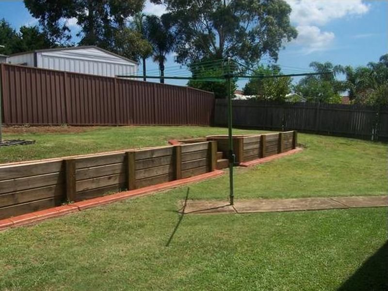 Photo - 10 Bardolph Ave , Rosemeadow NSW 2560 - Image 2