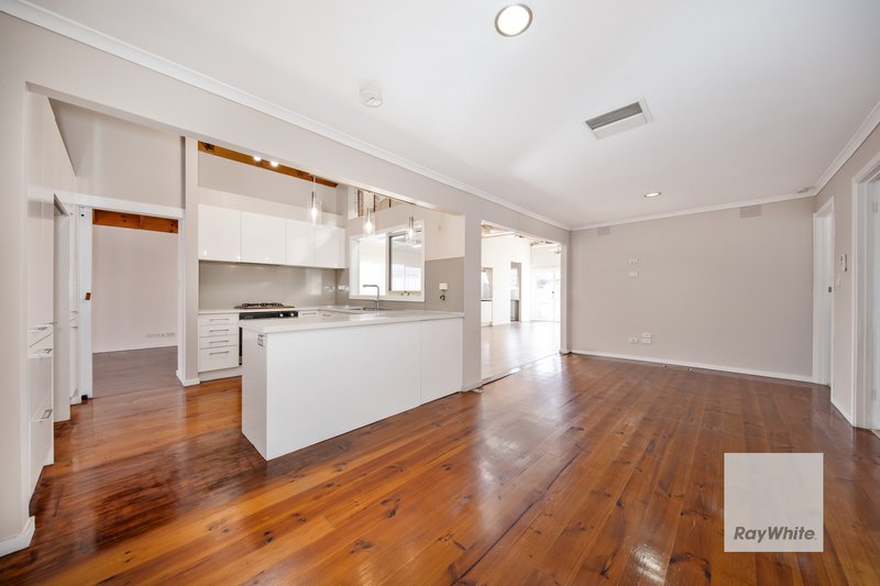 Photo - 10 Barina Close, Keilor Downs VIC 3038 - Image 4