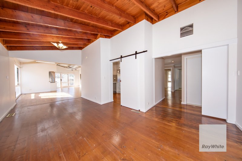 Photo - 10 Barina Close, Keilor Downs VIC 3038 - Image 6