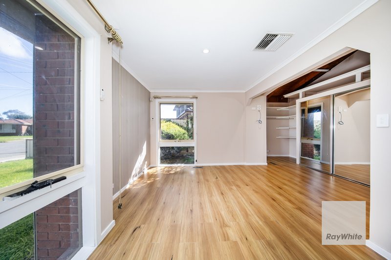 Photo - 10 Barina Close, Keilor Downs VIC 3038 - Image 7
