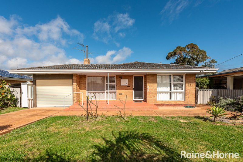 Photo - 10 Barnes Crescent, East Bunbury WA 6230 - Image 2