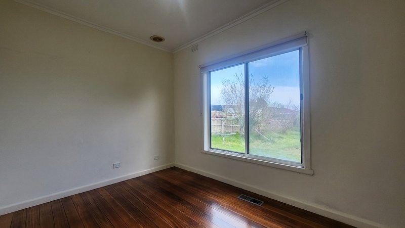 Photo - 10 Barnett Grove, Noble Park VIC 3174 - Image 5