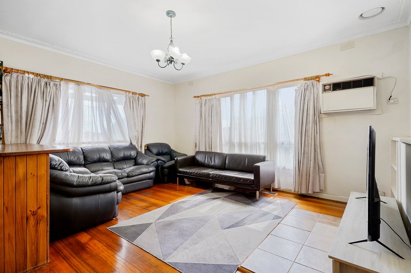 Photo - 10 Barnett Grove, Noble Park VIC 3174 - Image 5