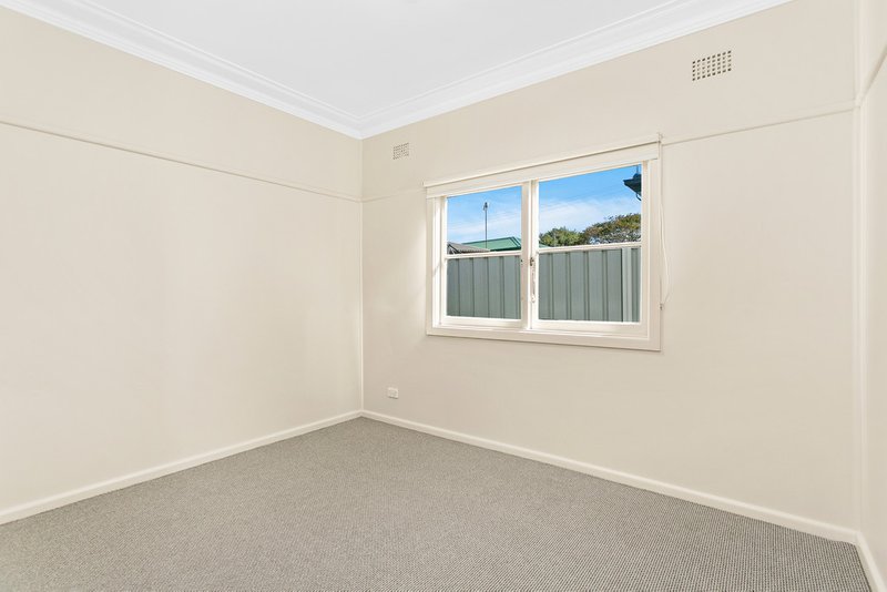 Photo - 10 Barrack Avenue, Barrack Heights NSW 2528 - Image 4