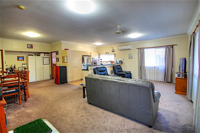 Photo - 10 Barret Street, Flinders View QLD 4305 - Image 11