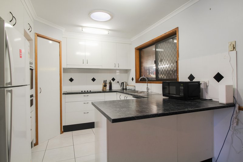 Photo - 10 Barret Street, Flinders View QLD 4305 - Image 17