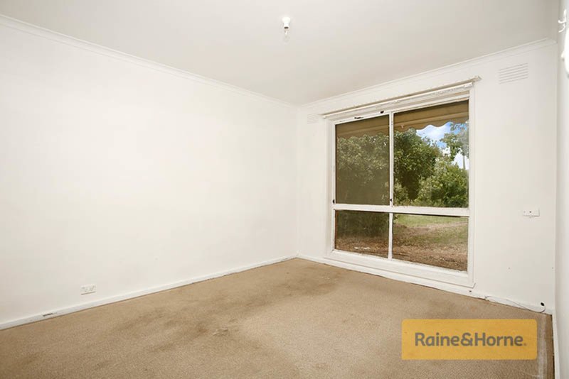 Photo - 10 Bass Court, Melton South VIC 3338 - Image 8