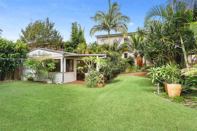 Photo - 10 Bate Ave , Allambie Heights NSW 2100 - Image 4