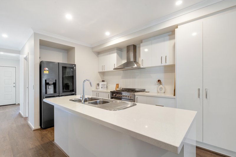 Photo - 10 Batman Crescent, Wallan VIC 3756 - Image 5