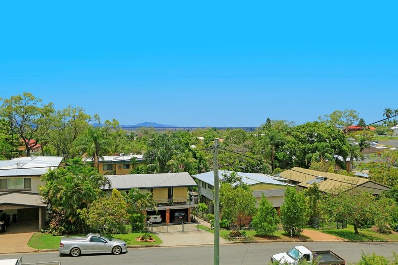 Photo - 10 Bauhinia Terrace, The Range QLD 4700 - Image 9