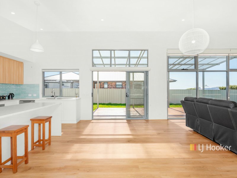 Photo - 10 Beachrock View, East Devonport TAS 7310 - Image 4