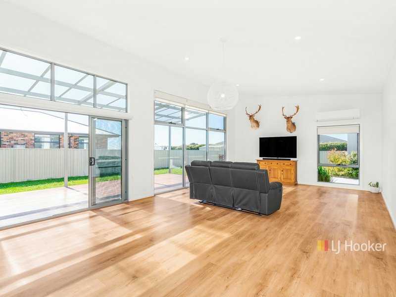 Photo - 10 Beachrock View, East Devonport TAS 7310 - Image 6