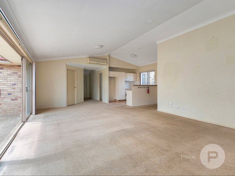 Photo - 10 Beamont Place, Forest Lake QLD 4078 - Image 3