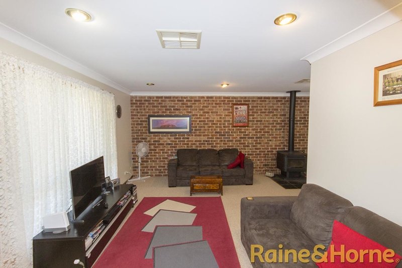 Photo - 10 Beatrice Place, Dubbo NSW 2830 - Image 4