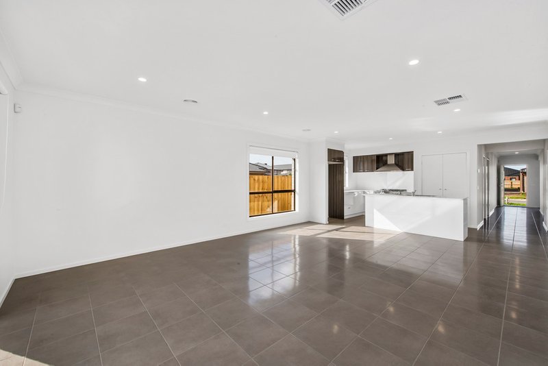 Photo - 10 Beaumont Street, Aintree VIC 3336 - Image 5