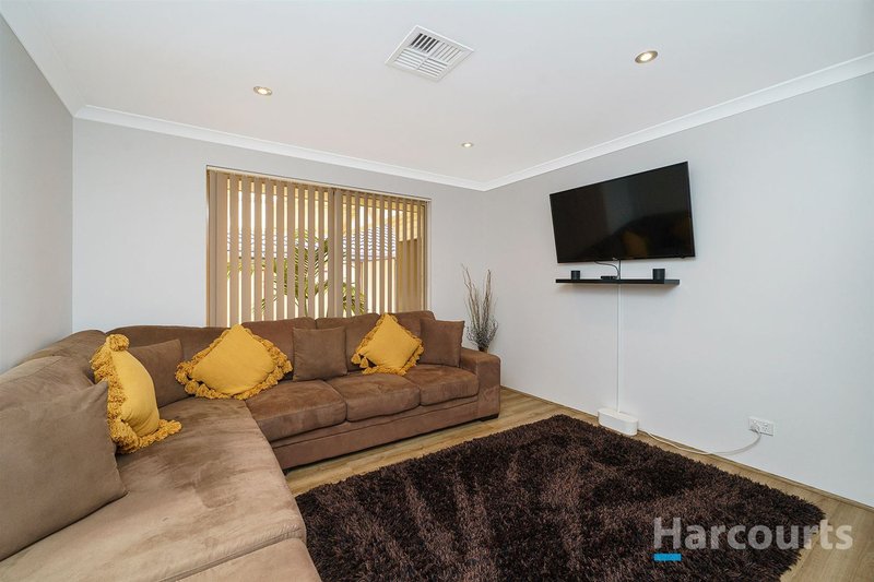 Photo - 10 Beefwood Street, Banksia Grove WA 6031 - Image 6