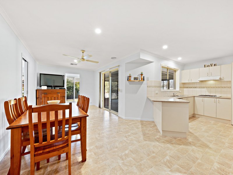 Photo - 10 Bel-Air Street, Wodonga VIC 3690 - Image 3