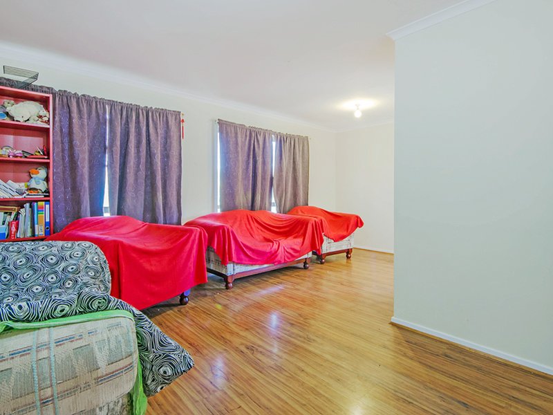 Photo - 10 Bellbird Court, Werribee VIC 3030 - Image 11