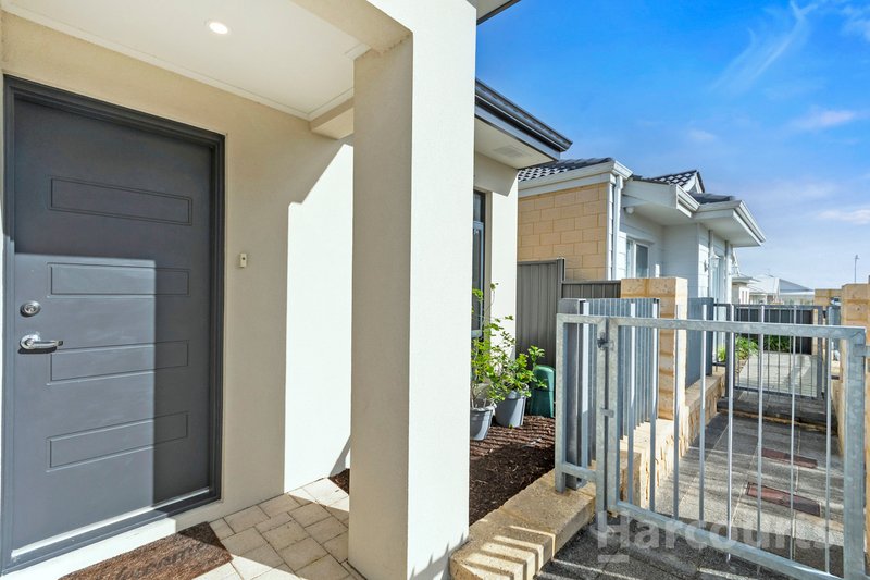 Photo - 10 Bellefontaine Grove, Mindarie WA 6030 - Image 3