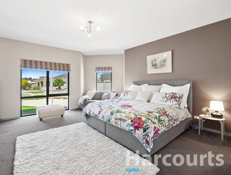 Photo - 10 Bellview Court, Delacombe VIC 3356 - Image 3