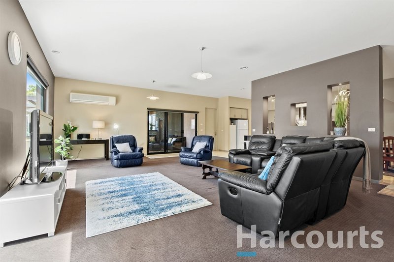 Photo - 10 Bellview Court, Delacombe VIC 3356 - Image 8