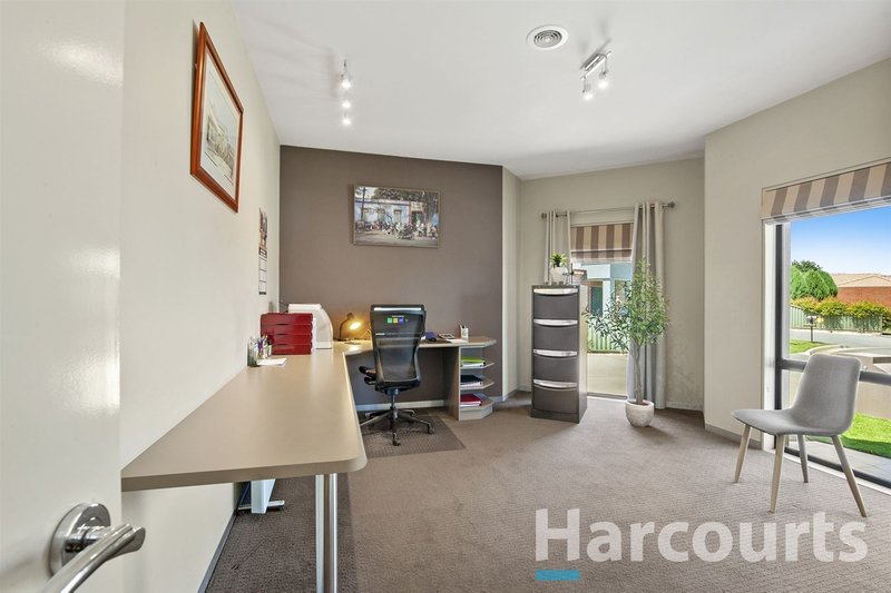 Photo - 10 Bellview Court, Delacombe VIC 3356 - Image 11