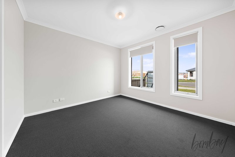 Photo - 10 Belmont Boulevard, Donnybrook VIC 3064 - Image 2