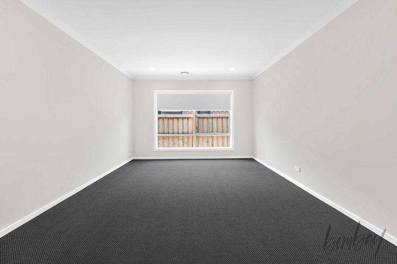 Photo - 10 Belmont Boulevard, Donnybrook VIC 3064 - Image 4