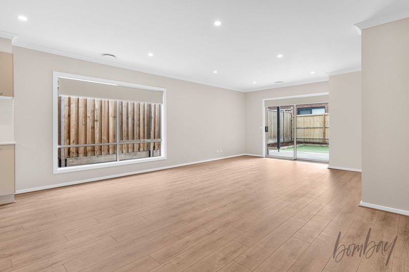 Photo - 10 Belmont Boulevard, Donnybrook VIC 3064 - Image 5