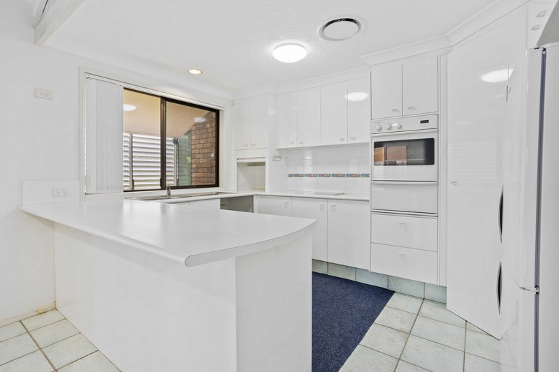 Photo - 10 Belmore Close, Robina QLD 4226 - Image 4