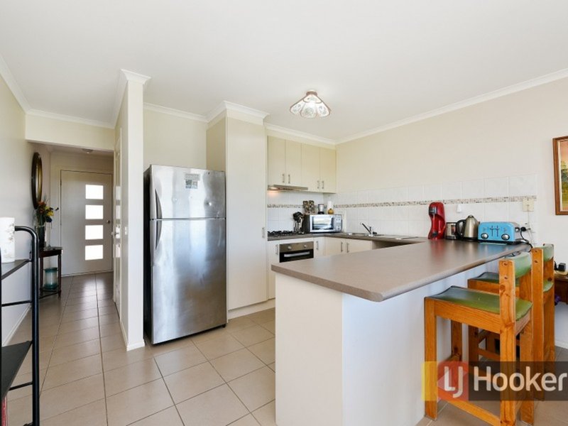 Photo - 10 Belvedere Drive, Pakenham VIC 3810 - Image 3